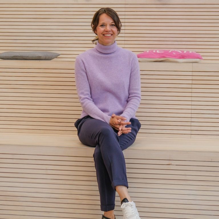 Herz Mediatorin lächelnd